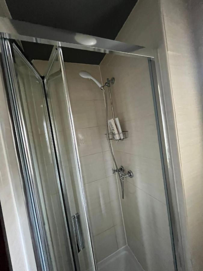 Upstairs Studio - Private Kitchenette And Small En-Suite Dublin Exterior photo